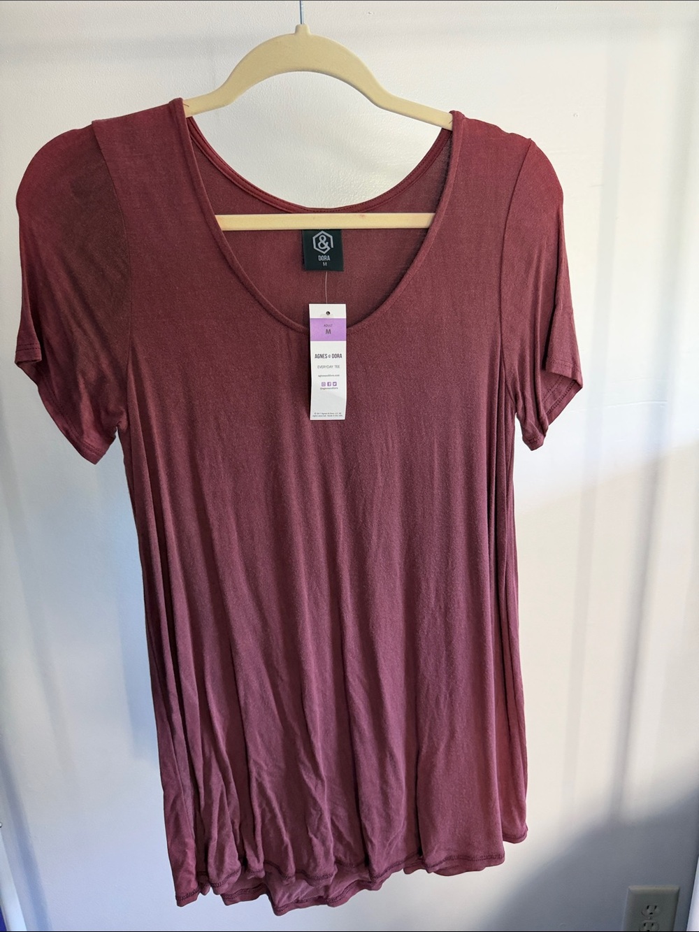 Agnes & Dora Scoop Neck Short Sleeve Tee in Burgundy
